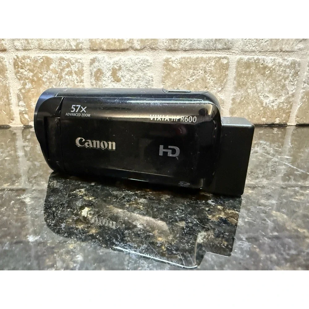 Canon‎ VIXIA HF R600 Video Camcorder Camera Full HD 57x Zoom CMOS